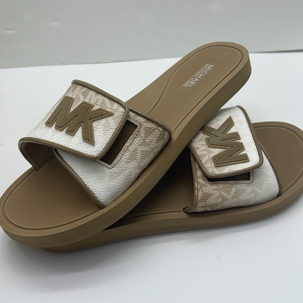 Michael Kors Slide Logo Sandals Palmer Ombré Signature
Husk 
NWT - Picture 15 of 16